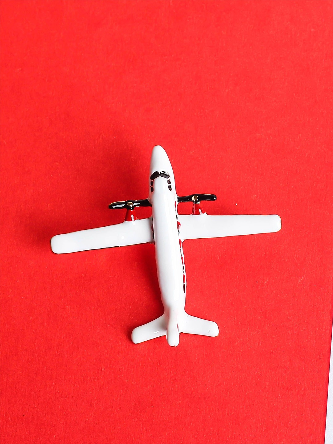 

Tossido Men Airplane Brooch, White