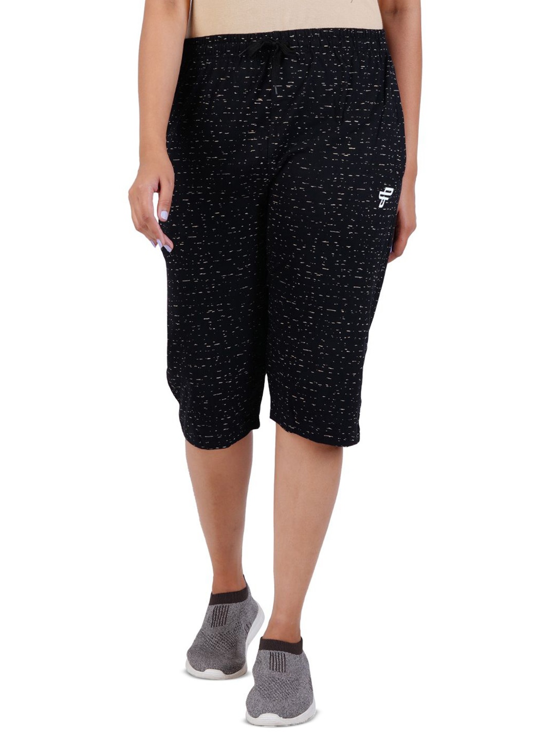 

FEEL TRACK Women Printed Capris, Black