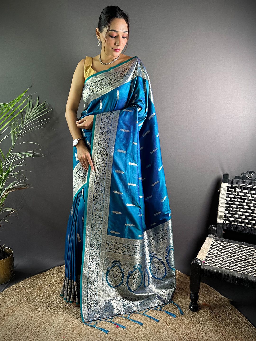 

Mitera Woven Design Zari Banarasi Saree, Blue