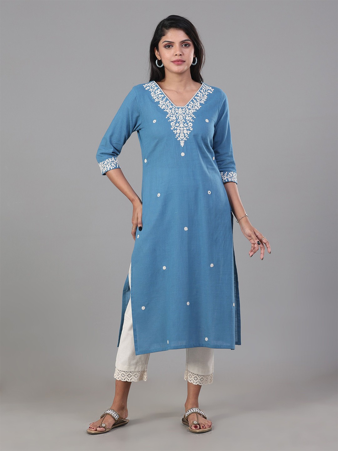 

Vismay Women Embroidered Cotton Kurta, Blue