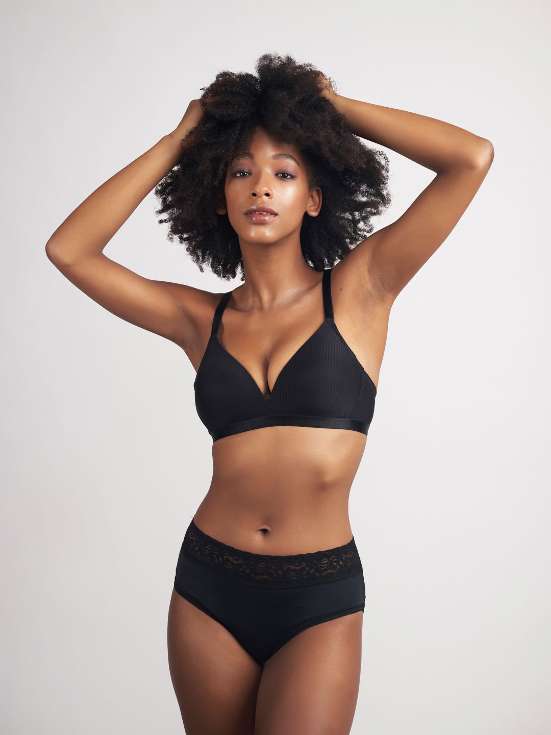 

Chelvet Medium Coverage Lightly Padded Everyday Bra, Black