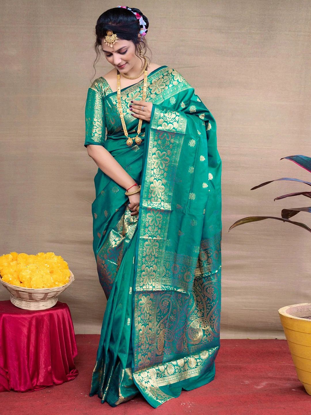 

KALINI Floral Zari Silk Blend Banarasi Saree, Green
