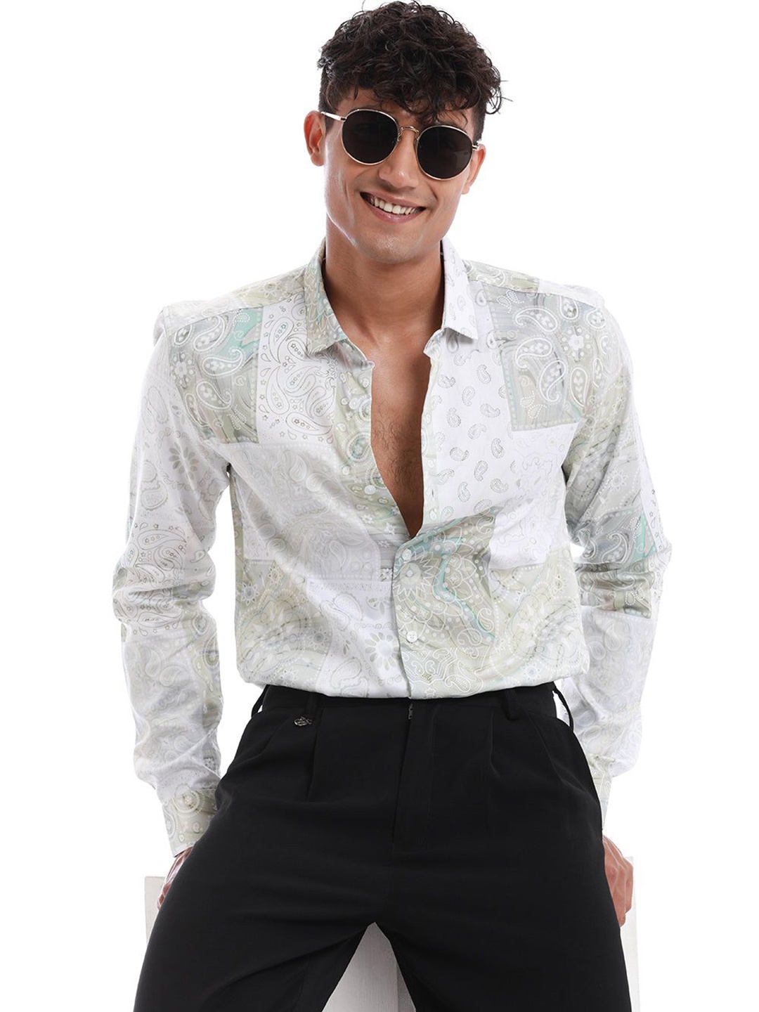 

Banana Club Men Relaxed Slim Fit Floral Opaque Printed Casual Shirt, White