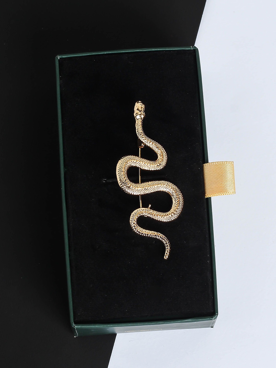 

Tossido Men Textured Snake Brooch, Gold