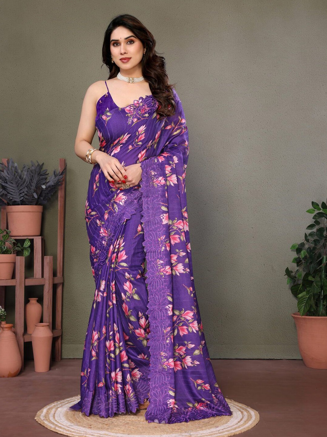 

Hema silk mills Floral Embroidered Silk Blend Saree, Violet
