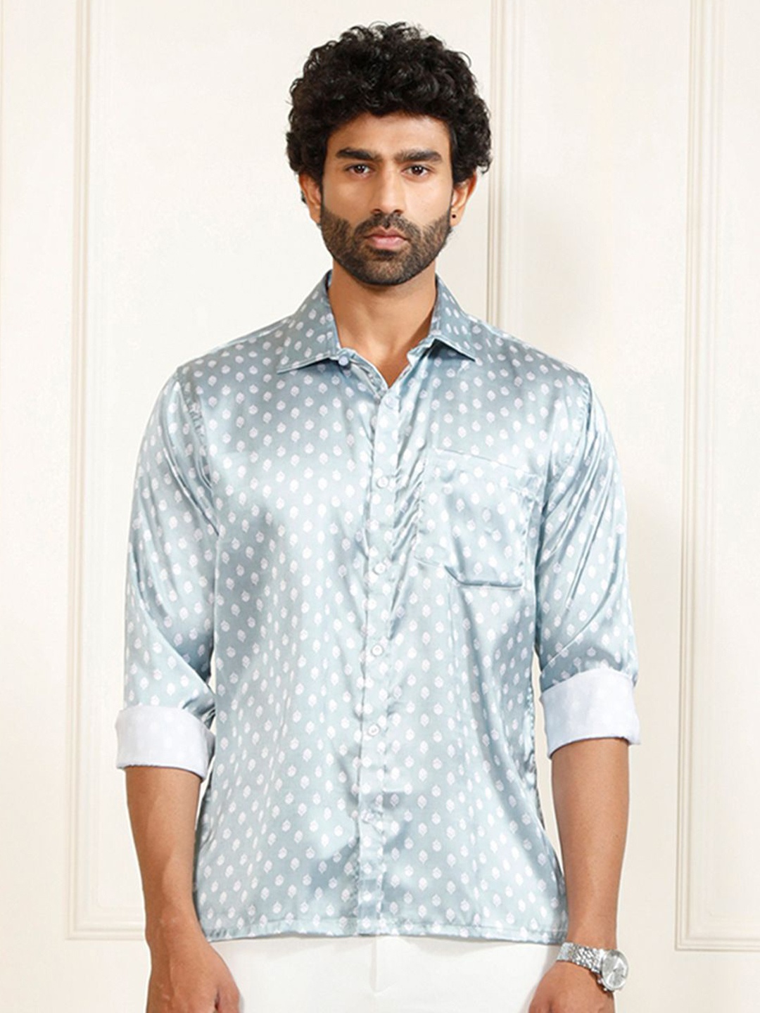 

VASTRAMAY Men Premium Fit Spread Collar Floral Printed Satin Casual Shirt, Grey