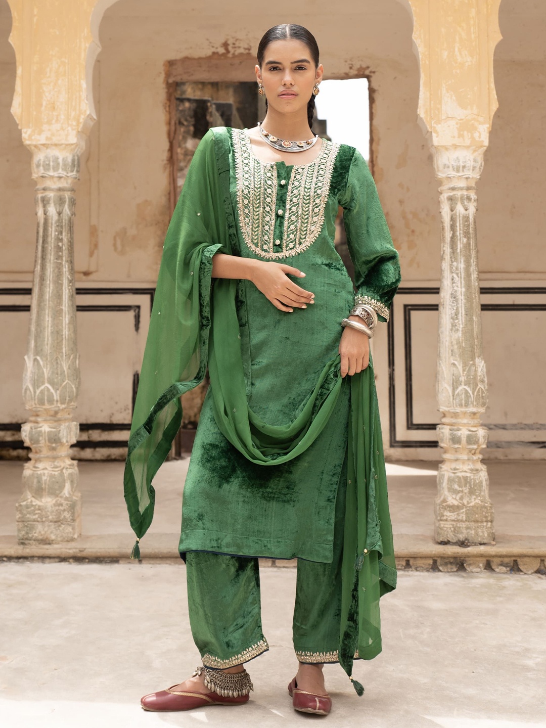 

KARAJ JAIPUR Ethnic Motifs Yoke Design Zardozi Velvet Kurta With Trousers & Dupatta, Green