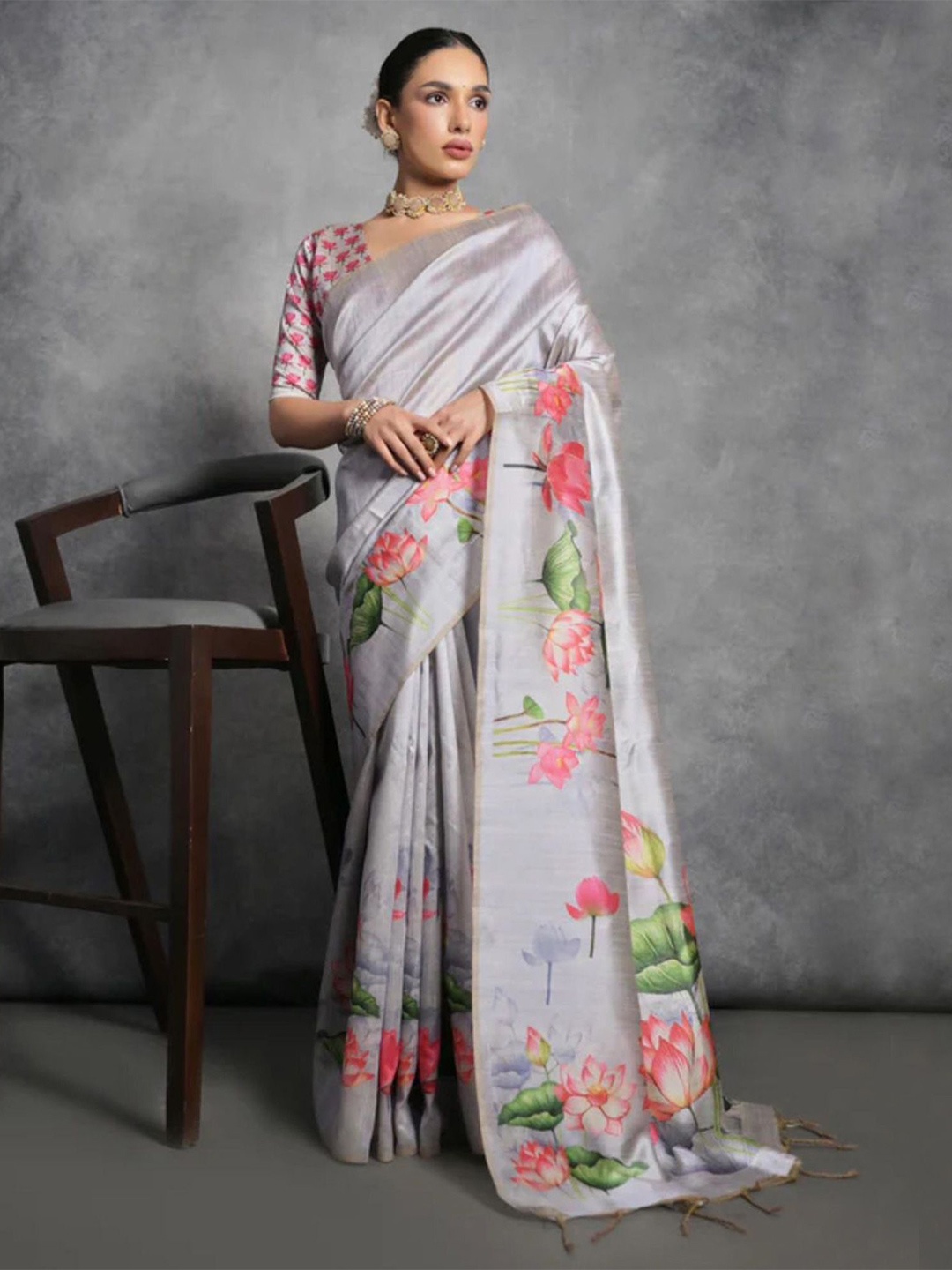 

Peachmode Women Floral Printed Saree, Grey