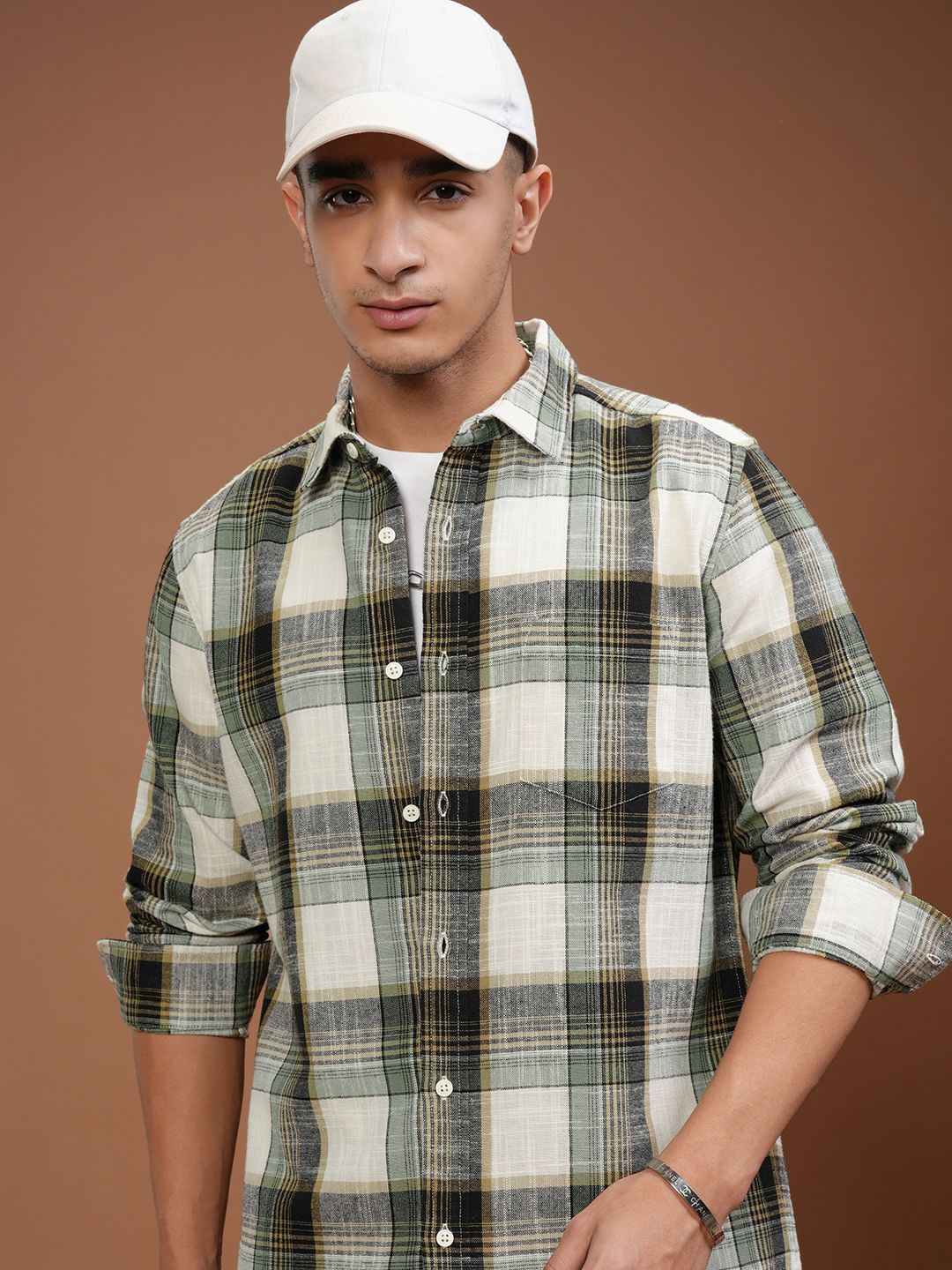 

HIGHLANDER Men Checked Casual Slim Fit Shirt, Cream