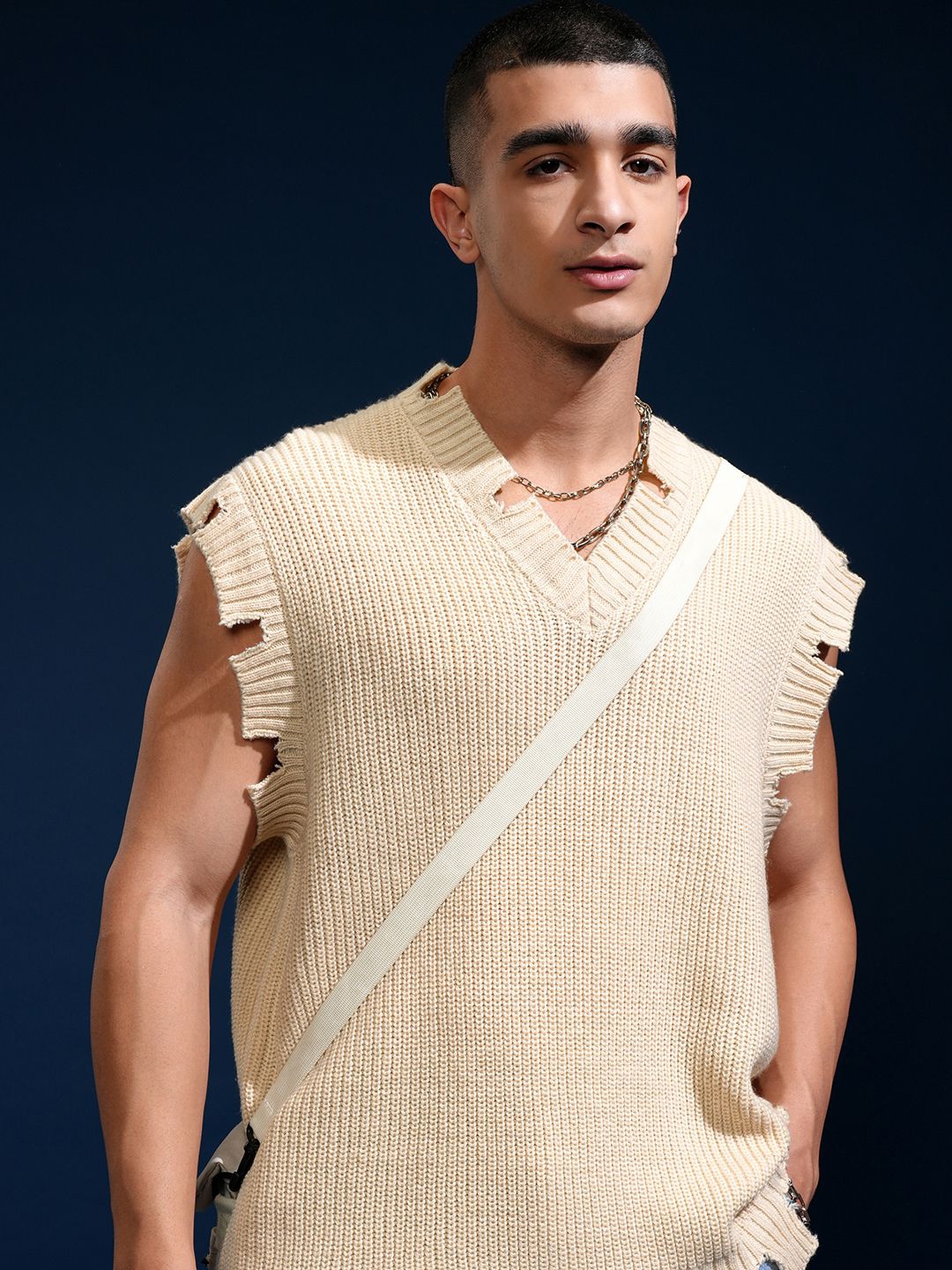

HIGHLANDER Men Sleeveless V-Neck Sweater Vest, White