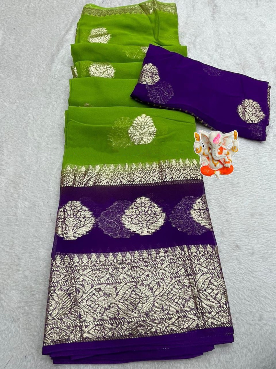 

PAYAL CREATION Ethnic Motifs Woven Design Pure Georgette Maheshwari Saree, Green