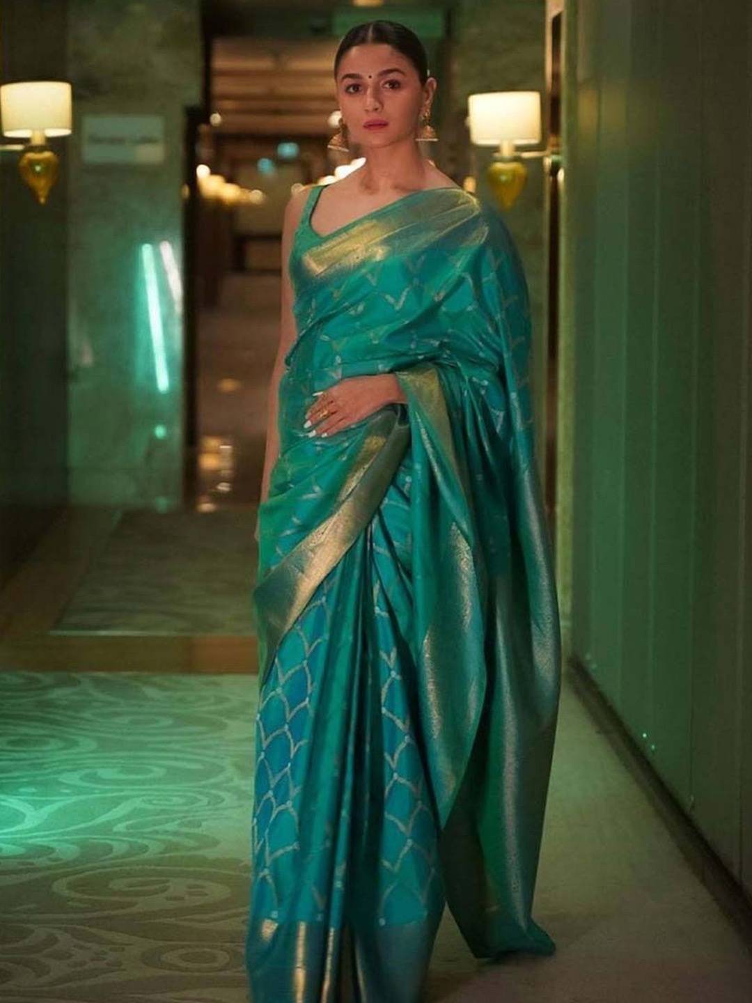 

Upalksh Woven Design Zari Jamdani Saree, Green