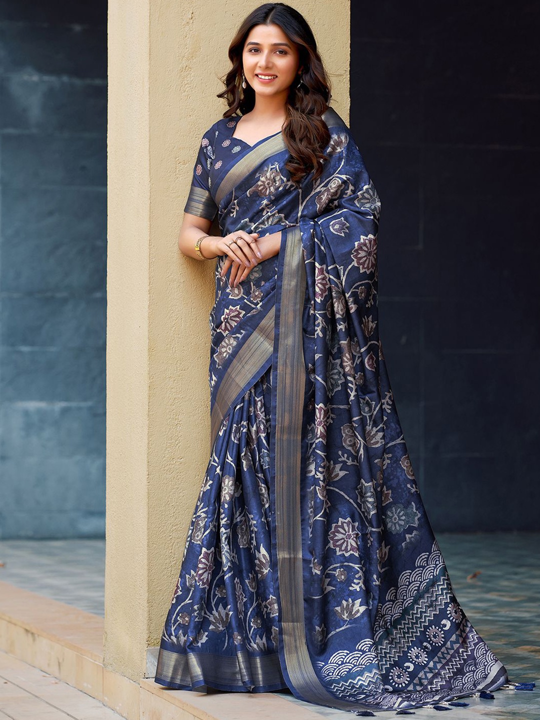 

Mitera Floral Printed Zari Saree, Blue