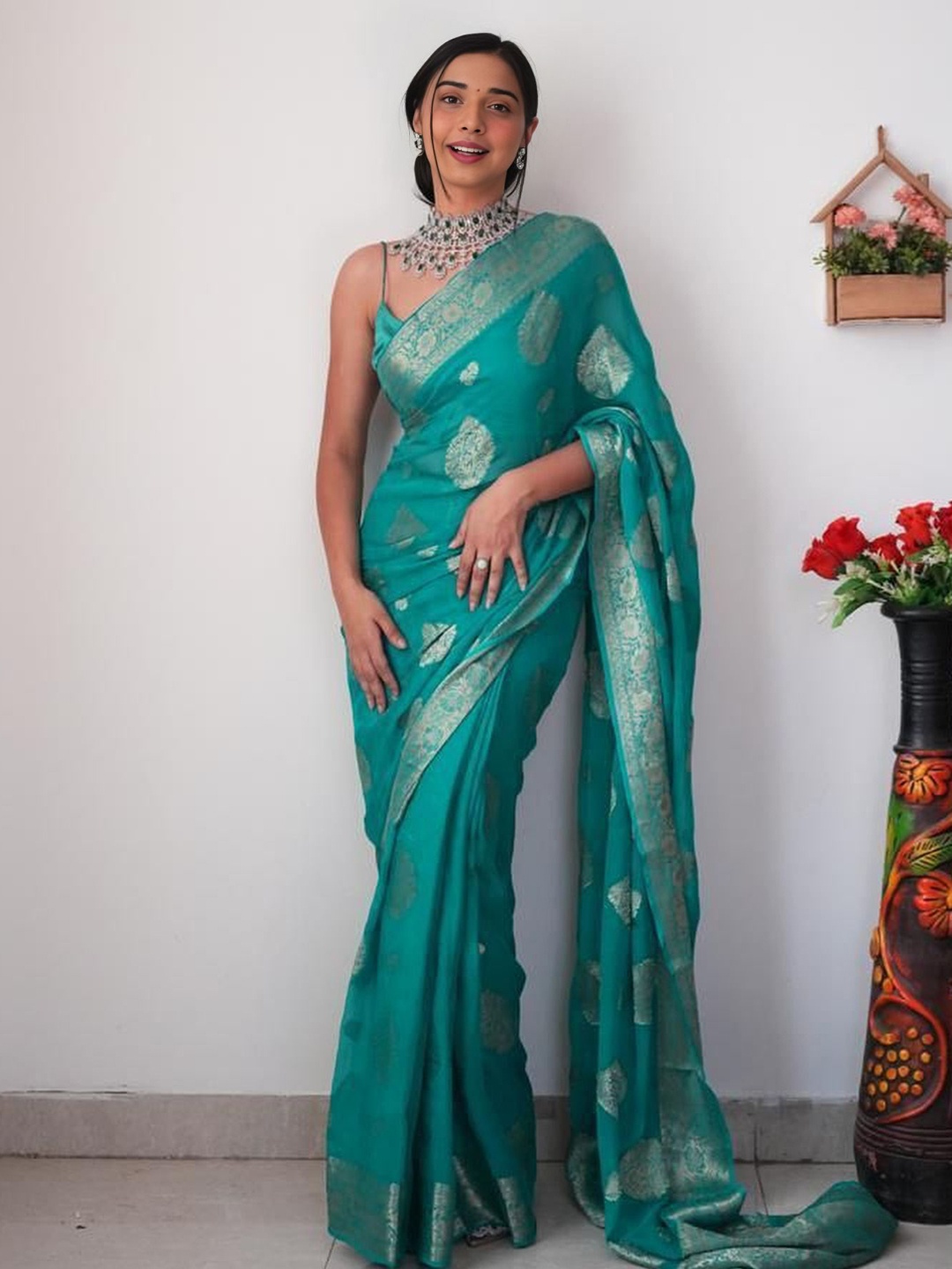 

Upalksh Woven Design Zari Kota Saree, Green