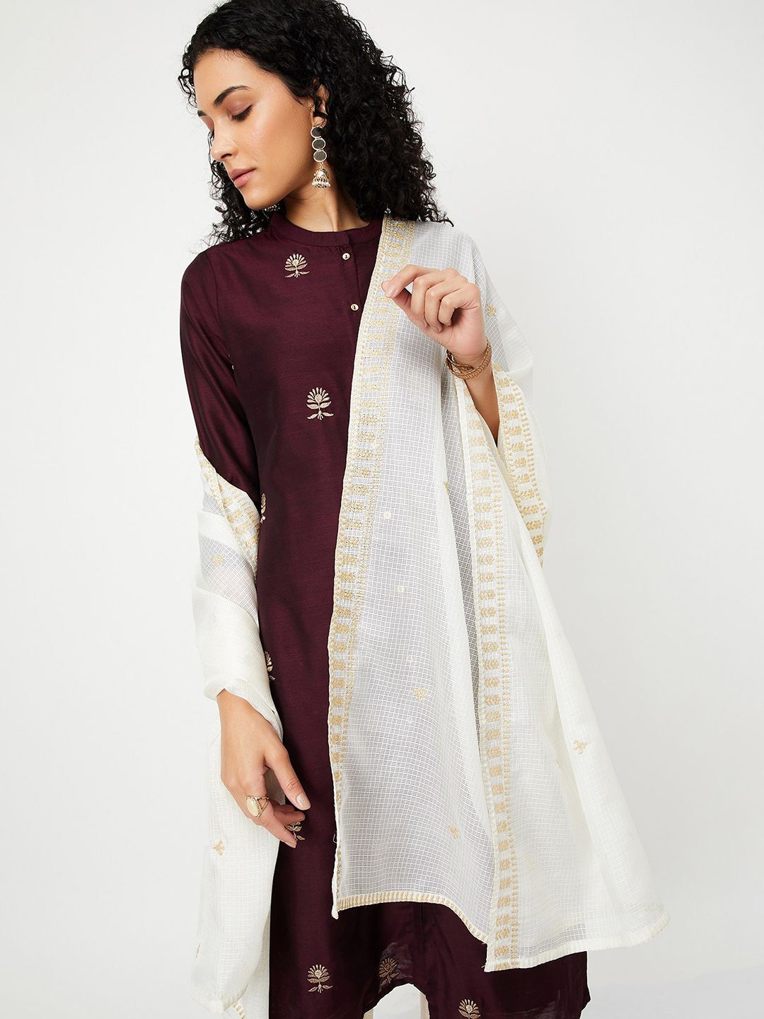 

max Floral Embroidered Zari Work Chanderi Dupatta, Off white