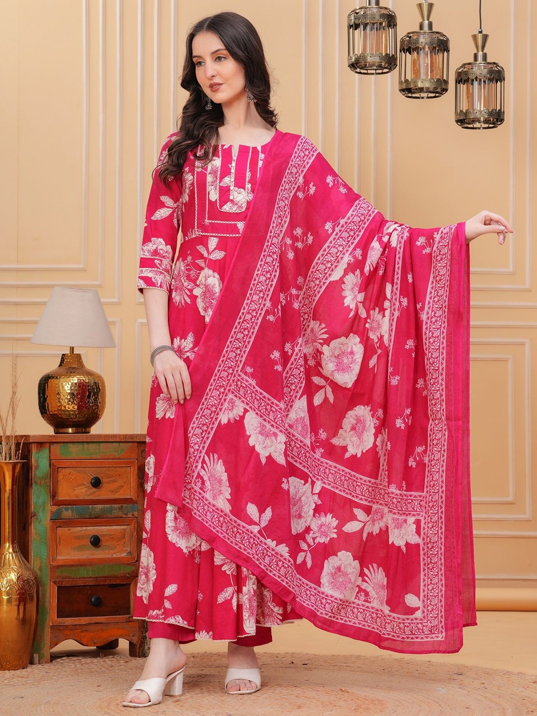 

KIRNYA Women Cotton Printed Anarkali Kurta Set, Pink