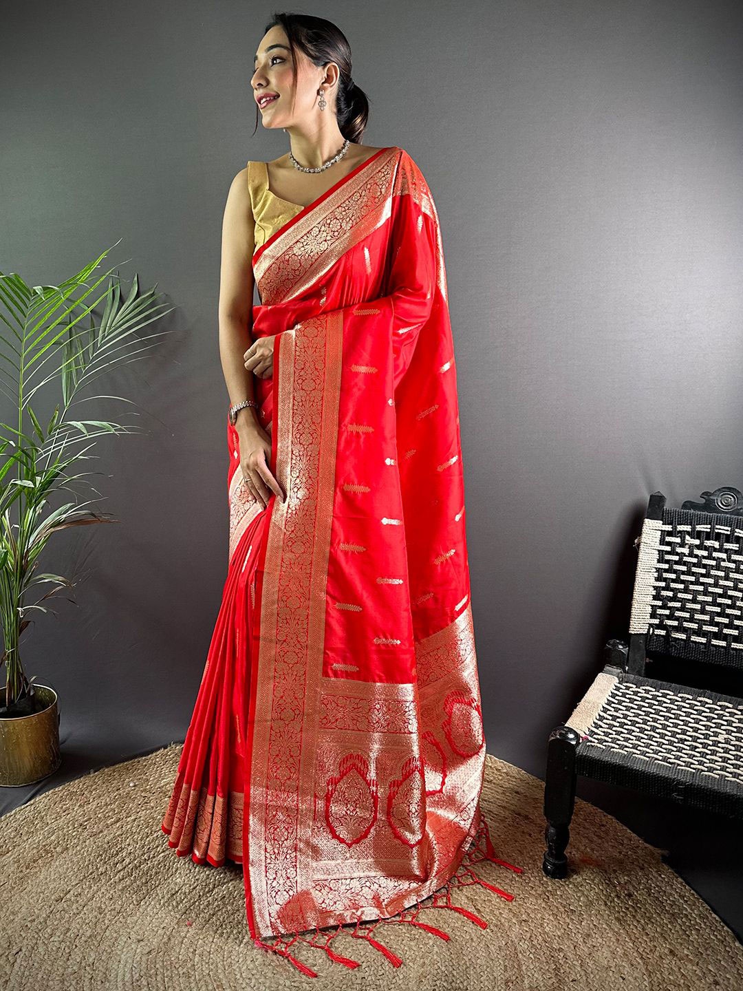 

Panzora Woven Design Zari Banarasi Saree, Red