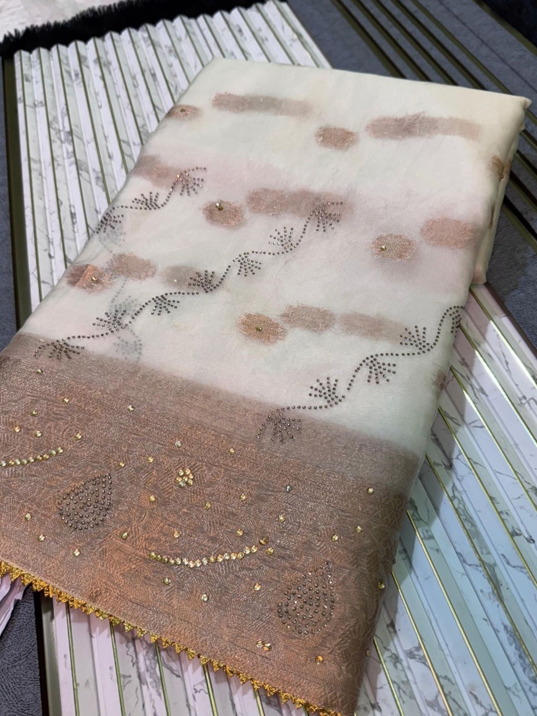 

DIVASTRI Woven Design Beads and Stones Organza Banarasi Saree, Cream