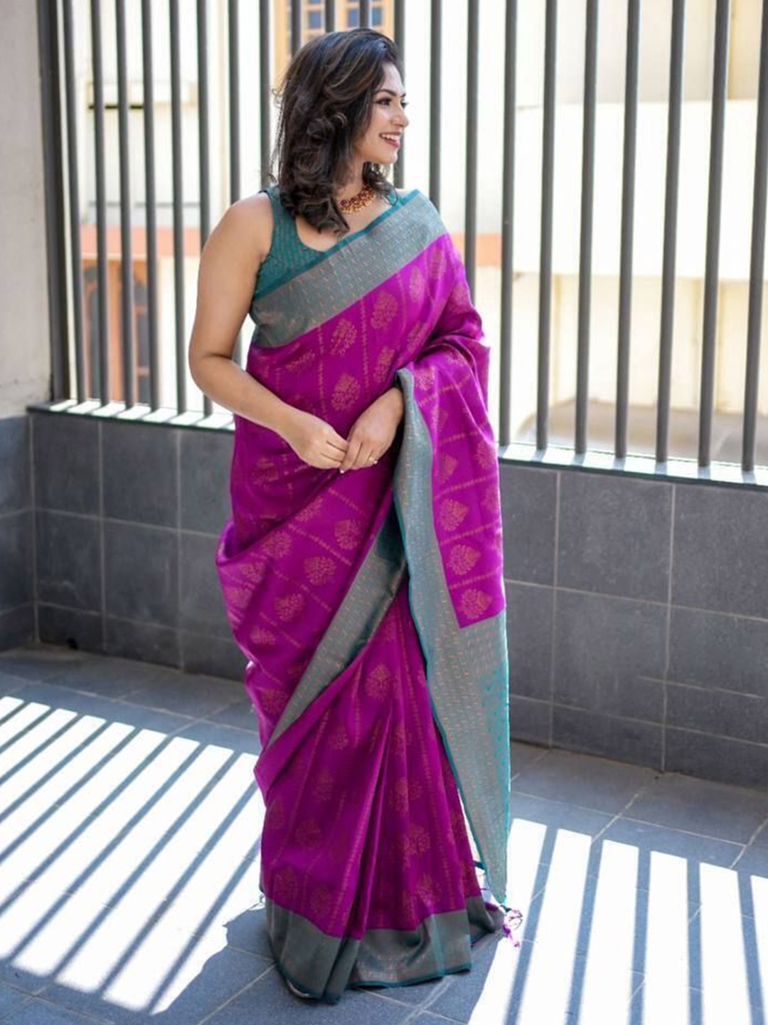 

Upalksh Woven Design Kanjeevaram Saree, Magenta