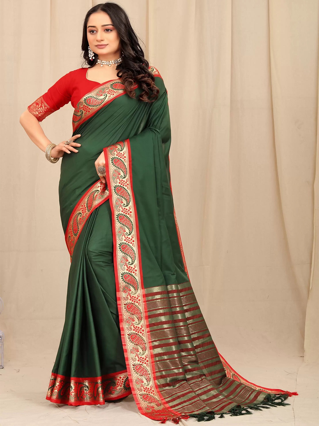 

Upalksh Solid Print Banarasi Saree, Green