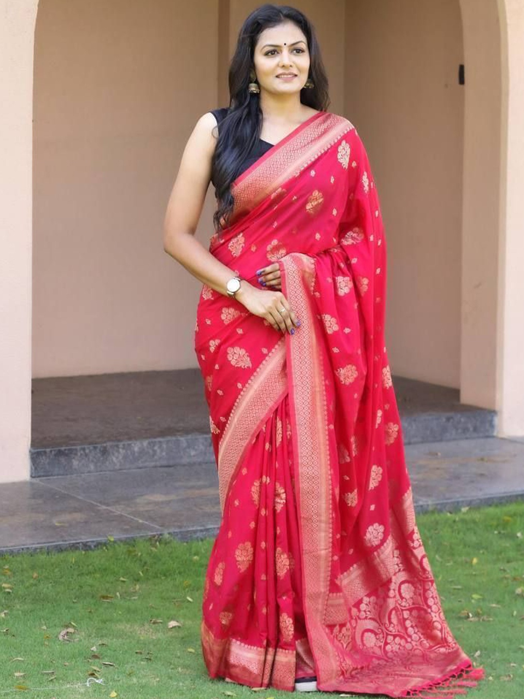 

Upalksh Woven Design Zari Kanjeevaram Saree, Pink