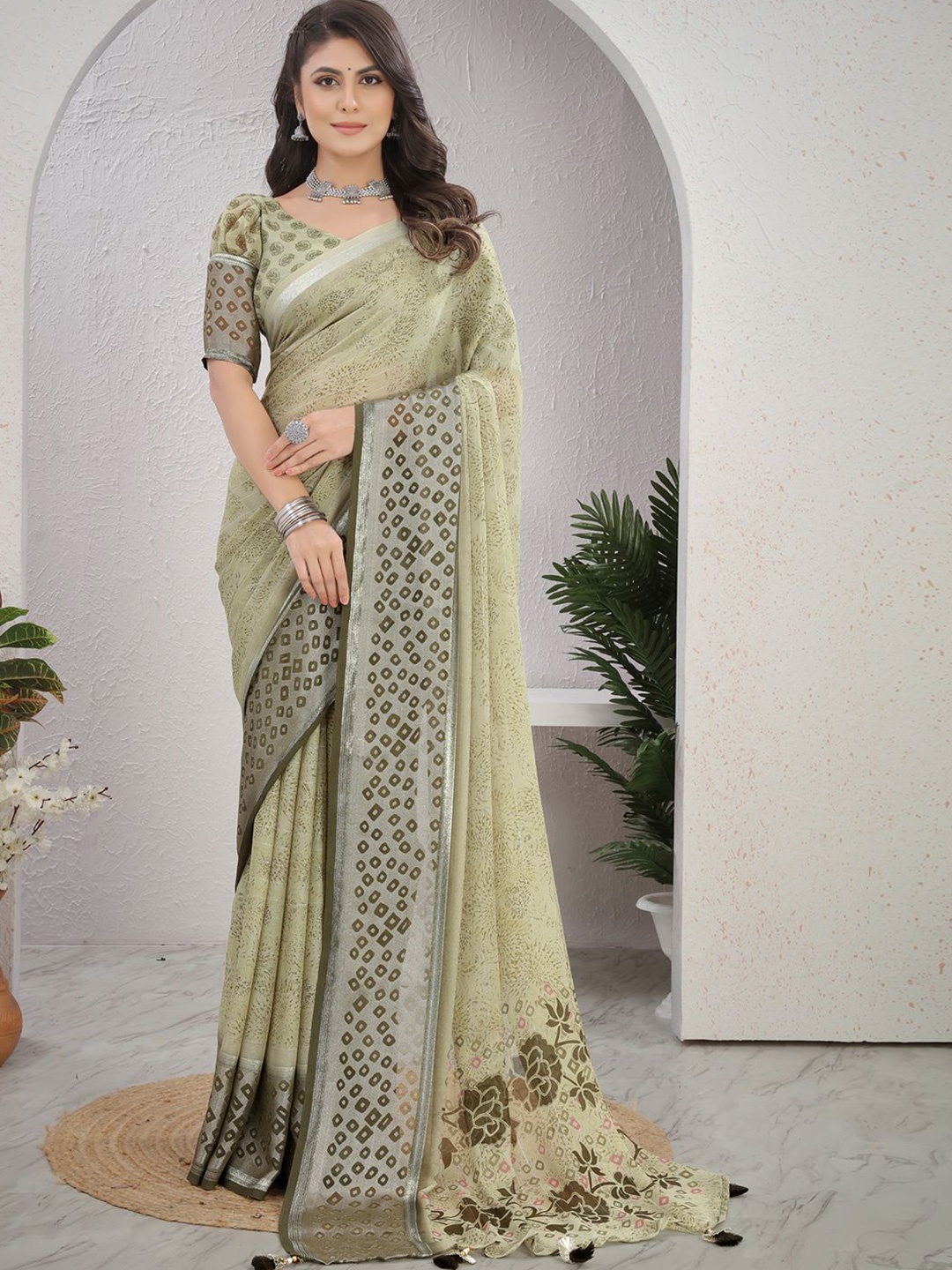 

Mitera Floral Printed Brasso Saree With Blouse Piece, Green