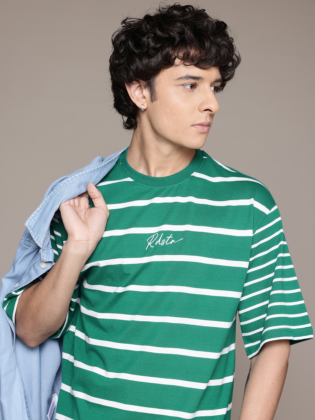 

The Roadster Lifestyle Co. Men Striped Relaxed Fit T-shirt, Green