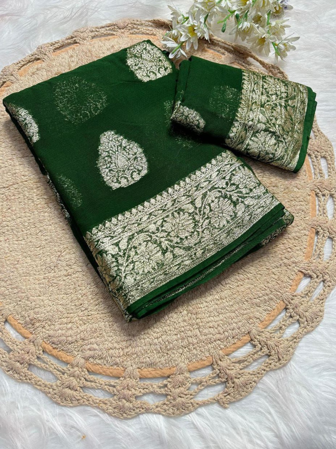 

PAYAL CREATION Ethnic Motifs Woven Design Pure Georgette Maheshwari Saree, Green