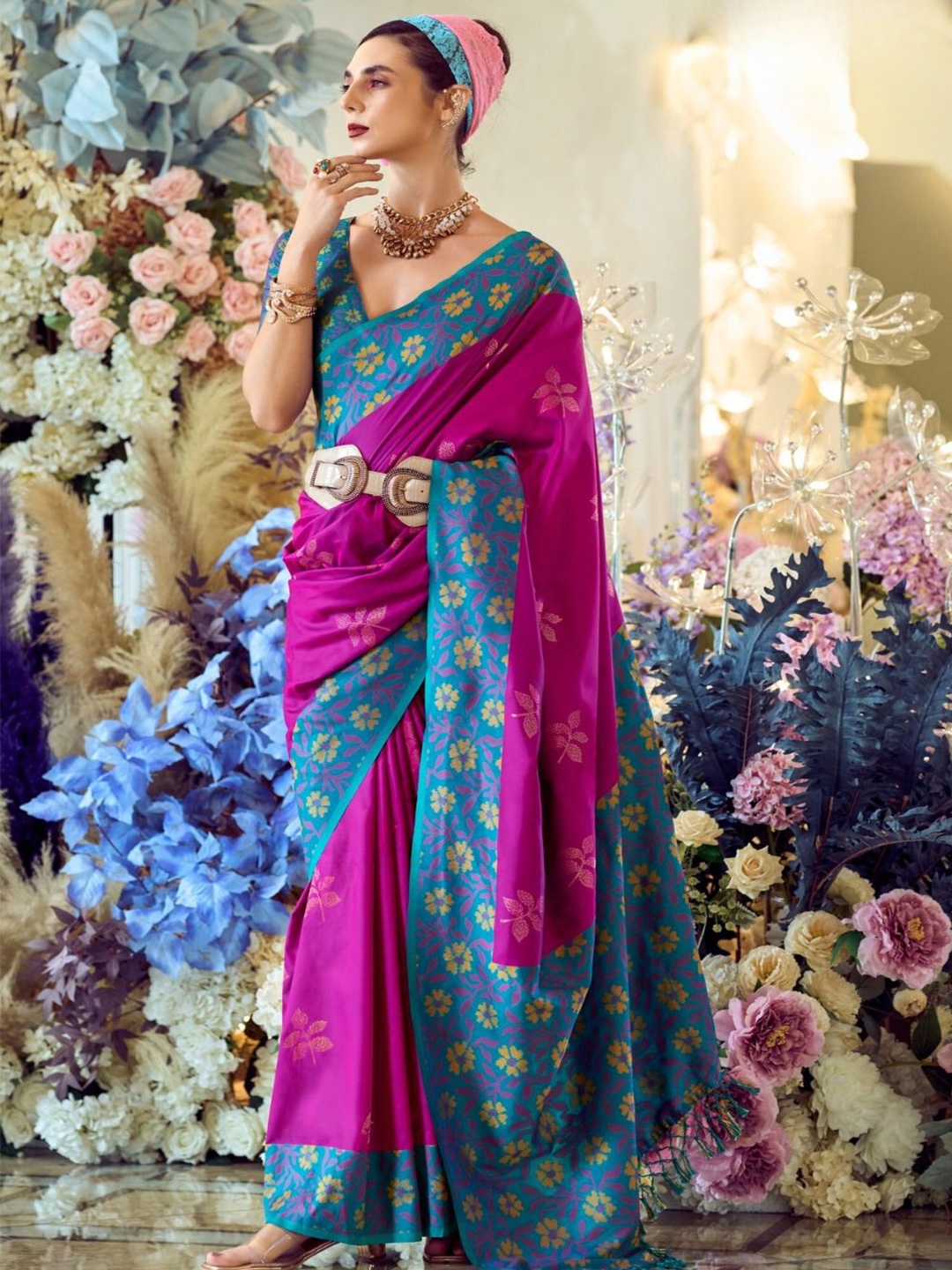 

DEVATITHI Woven Design Wine Soft Silk Saree, Magenta