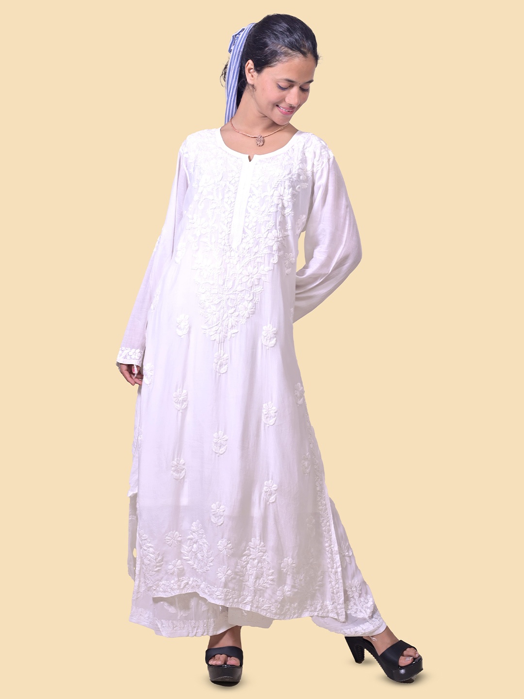 

SUFIZA LIFESTYLE Women Embroidered Chikankari Straight Kurta, White