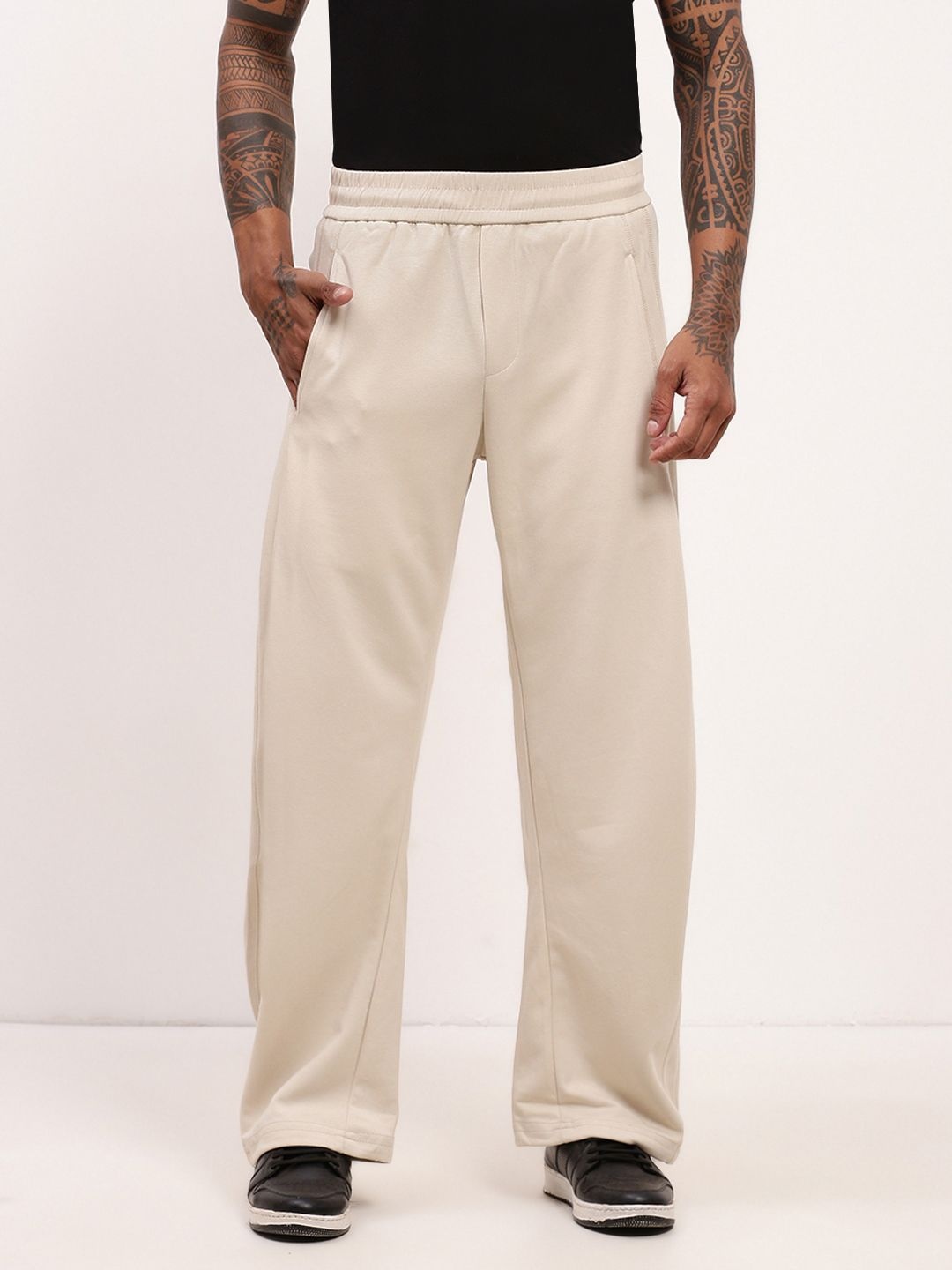 

SHOWOFF Men Straight Fit Low-Rise Trousers, Cream