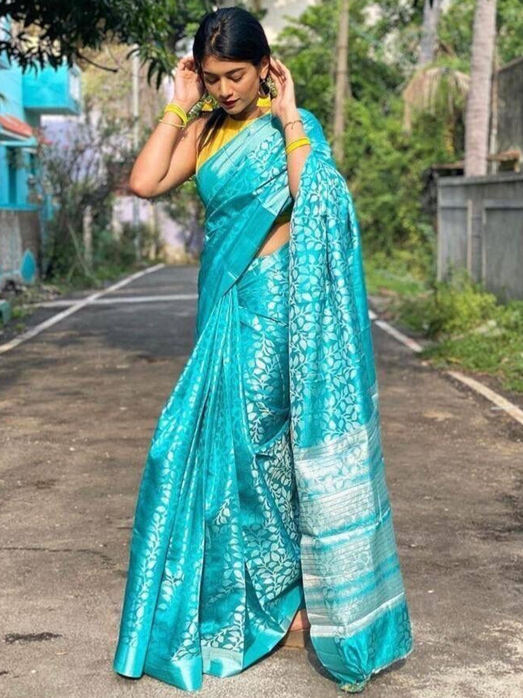 

Upalksh Women Ethnic Motifs Zari Banarasi Saree, Blue