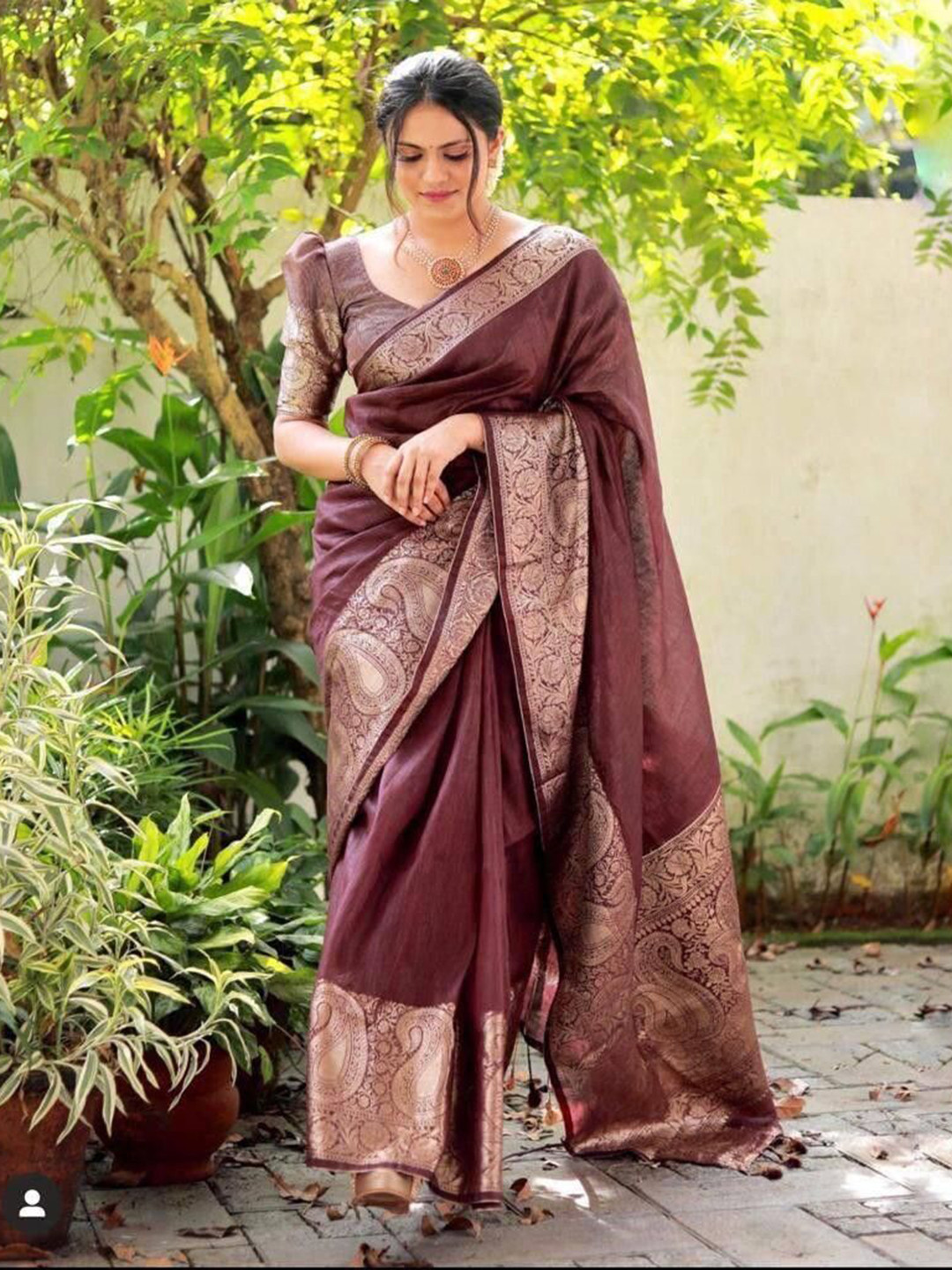 

Upalksh Woven Design Zari Kanjeevaram Saree, Magenta