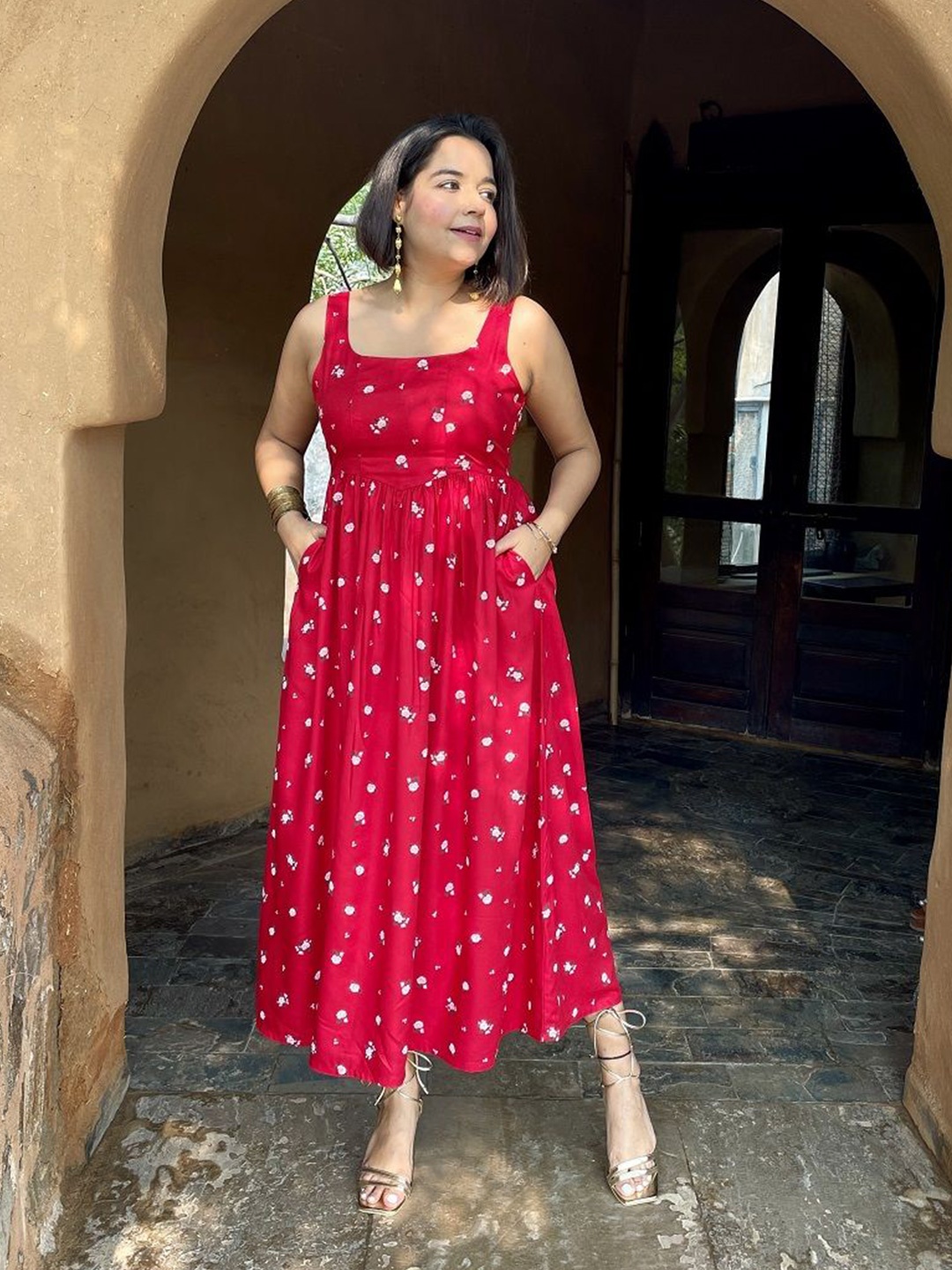 

Label Tanvee Women Floral Printed Fit & Flare Maxi Dress, Red