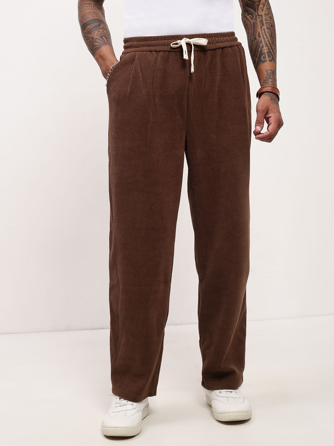 

SHOWOFF Men Straight Fit Low-Rise Regular Trousers, Brown