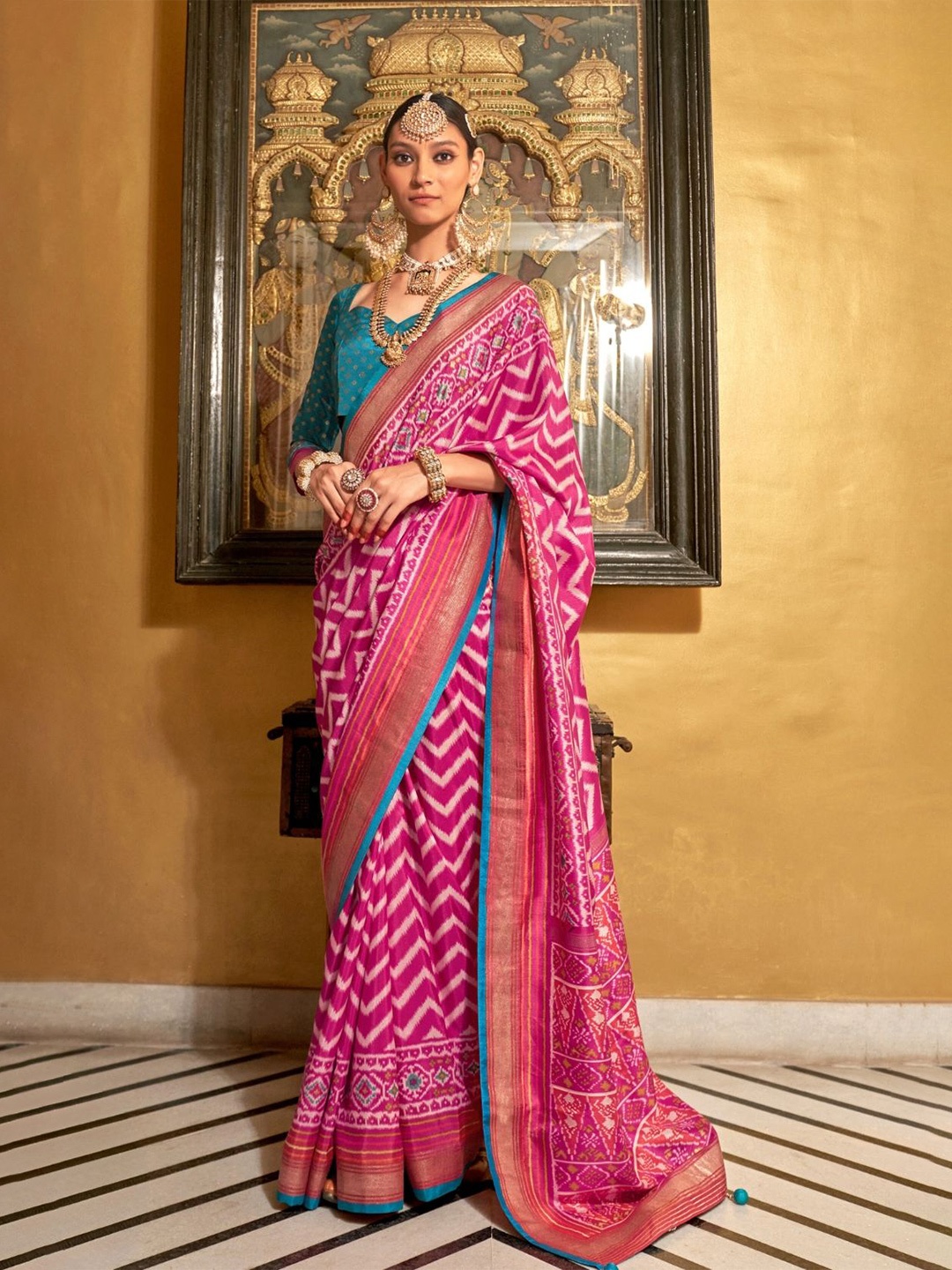 

DEVATITHI Striped Pink Patola Silk Saree