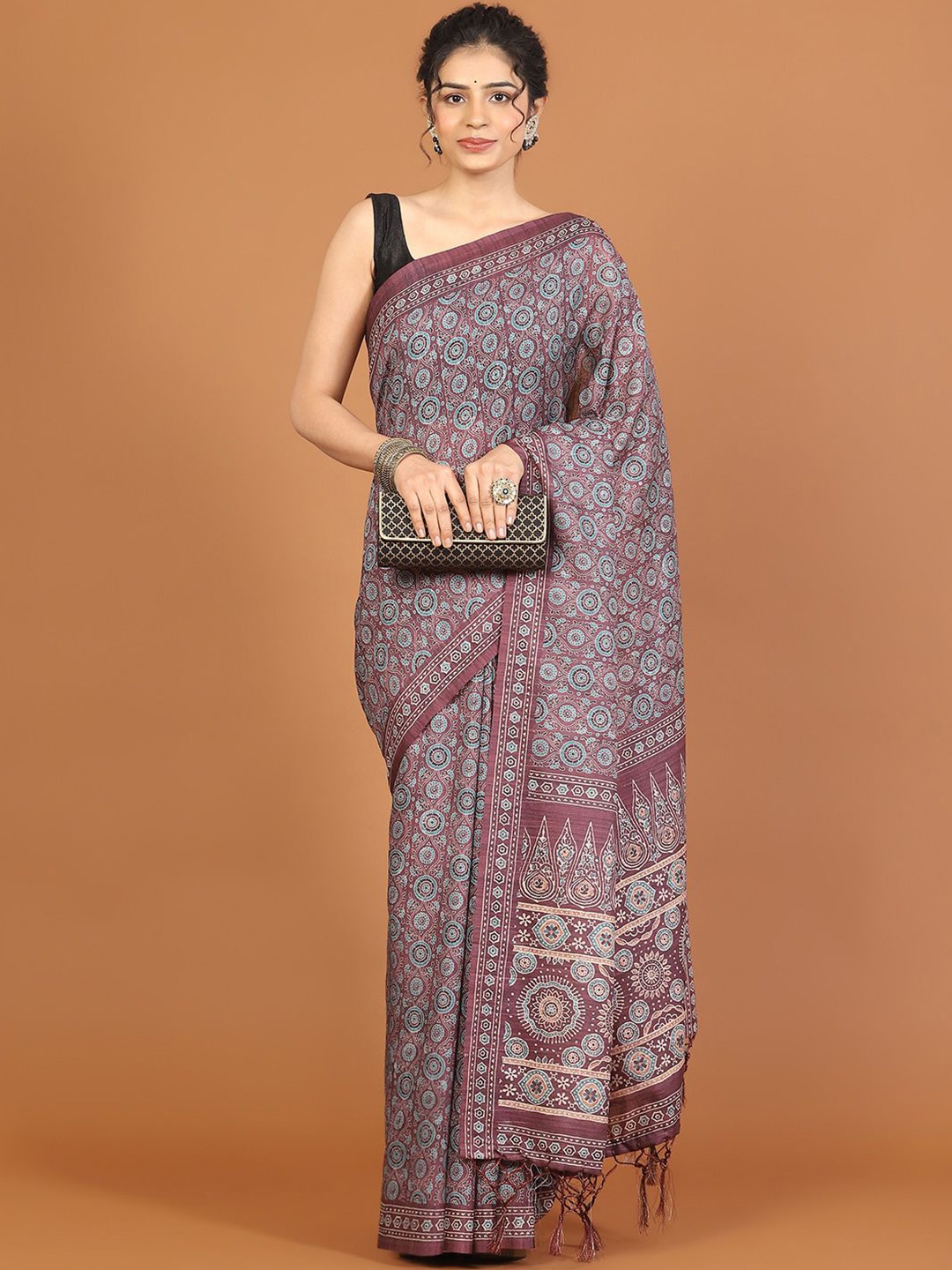 

Meena Bazaar Floral Art Silk Designer Tussar Saree, Burgundy