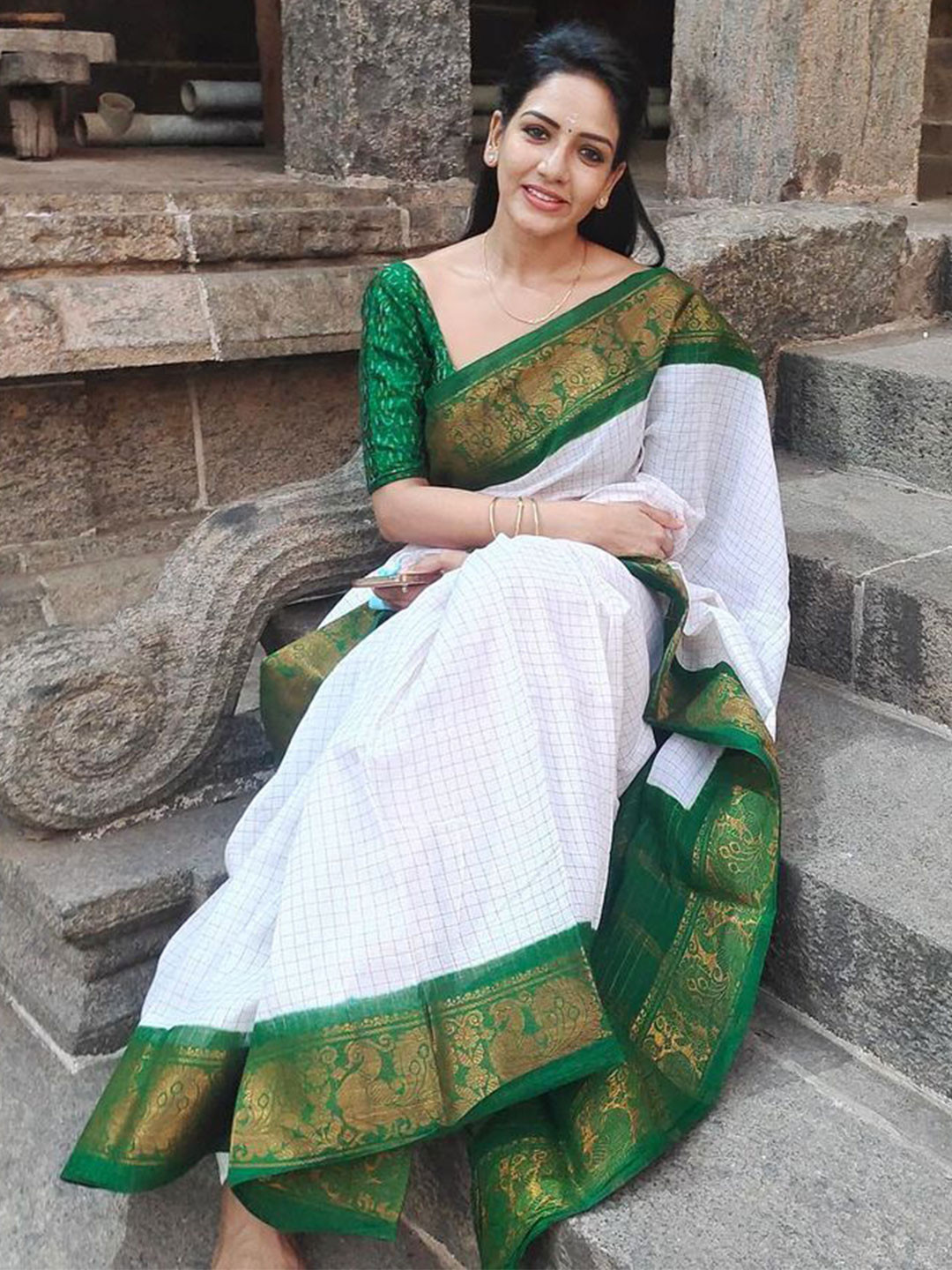 

Upalksh Woven Design Zari Kanjeevaram Saree, Green