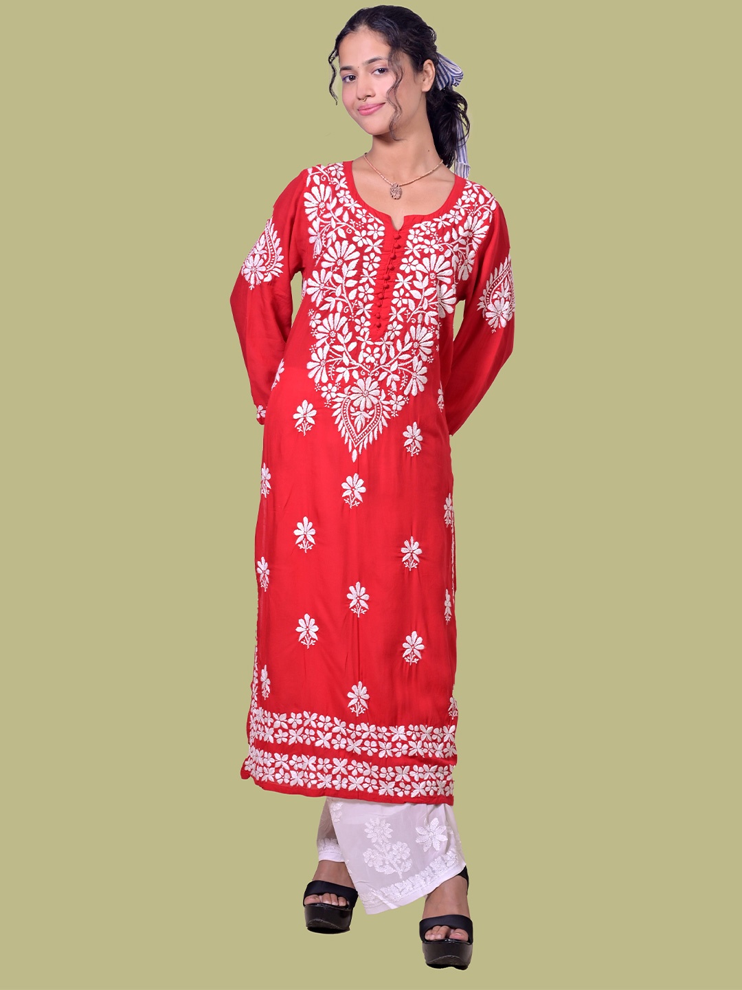 

SUFIZA LIFESTYLE Women Embroidered Chikankari Straight Kurta, Red