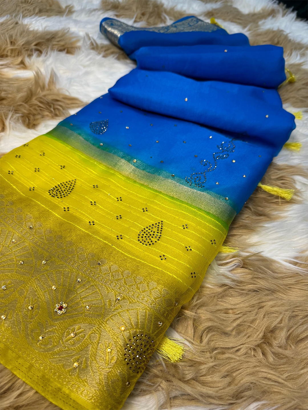 

DIVASTRI Embellished Beads and Stones Organza Banarasi Saree, Turquoise blue