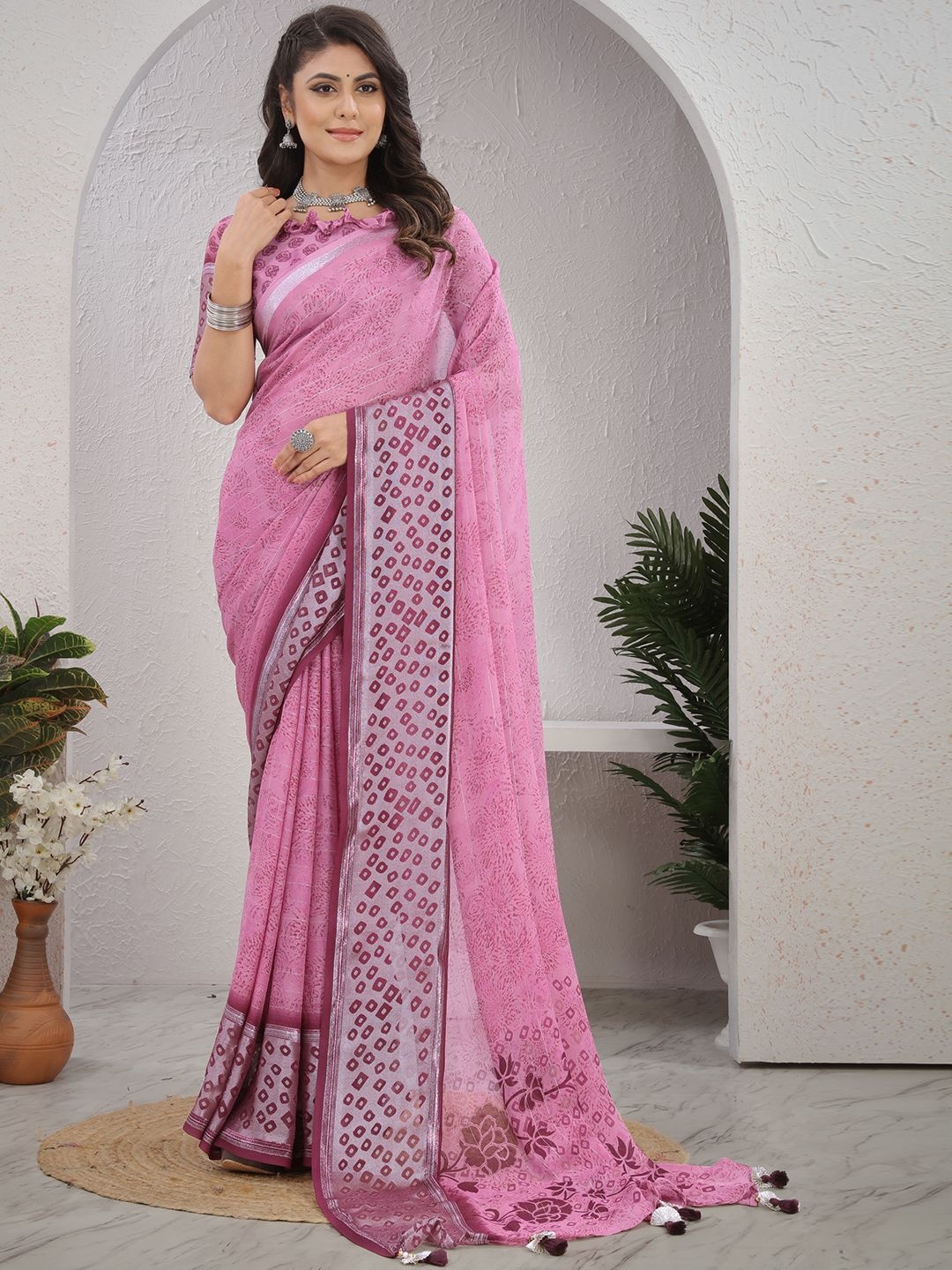 

Panzora Floral Printed Brasso Saree, Pink