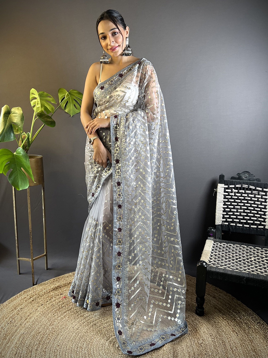 

LeeliPeeri Designer Floral Sequinned Net Saree, Grey