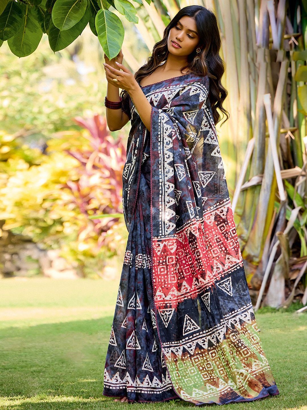 

Mitera Women Batik Saree With Blouse Piece, Blue