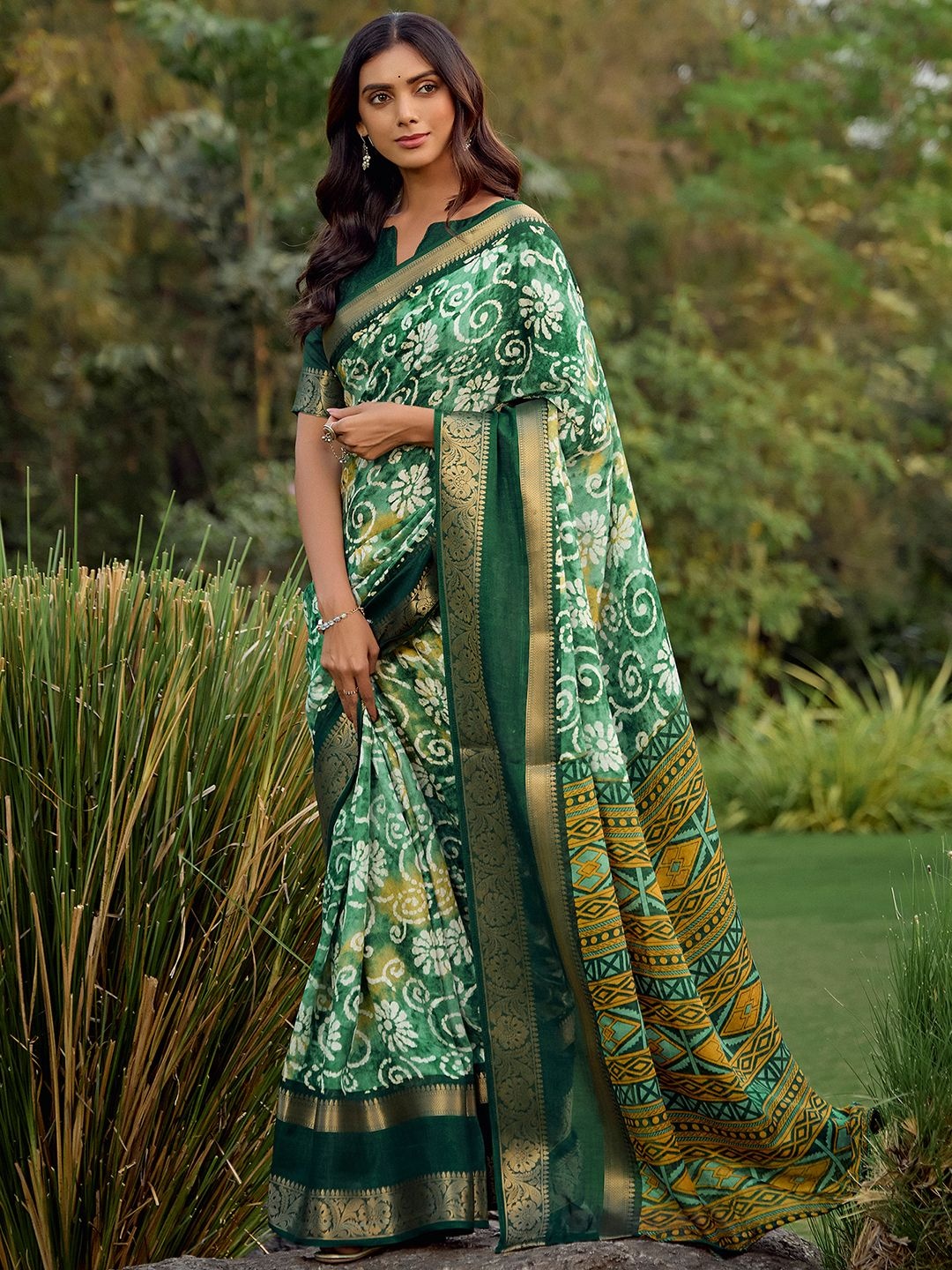 

Mitera Batik Printed Saree, Green