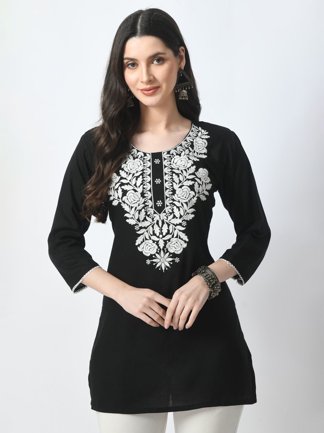 

LIBOZA Floral Embroidered Chikankari Kurti, Black