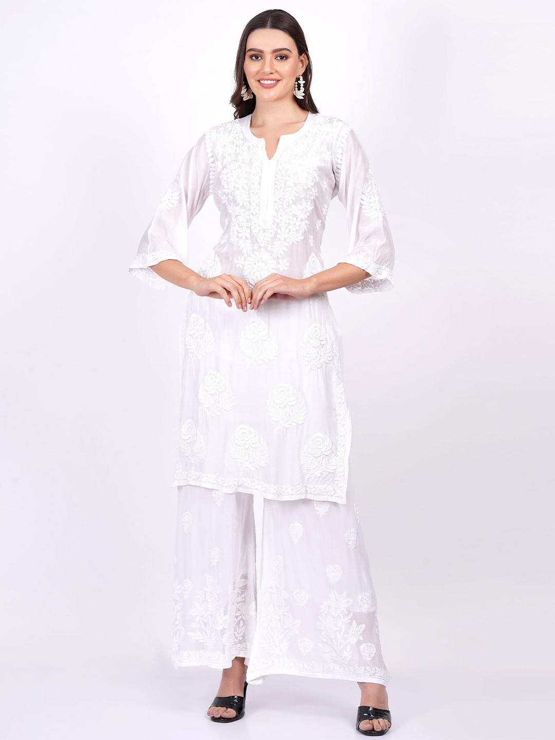 

SUFIZA LIFESTYLE Cotton Floral Embroidered Chikankari Kurta, White