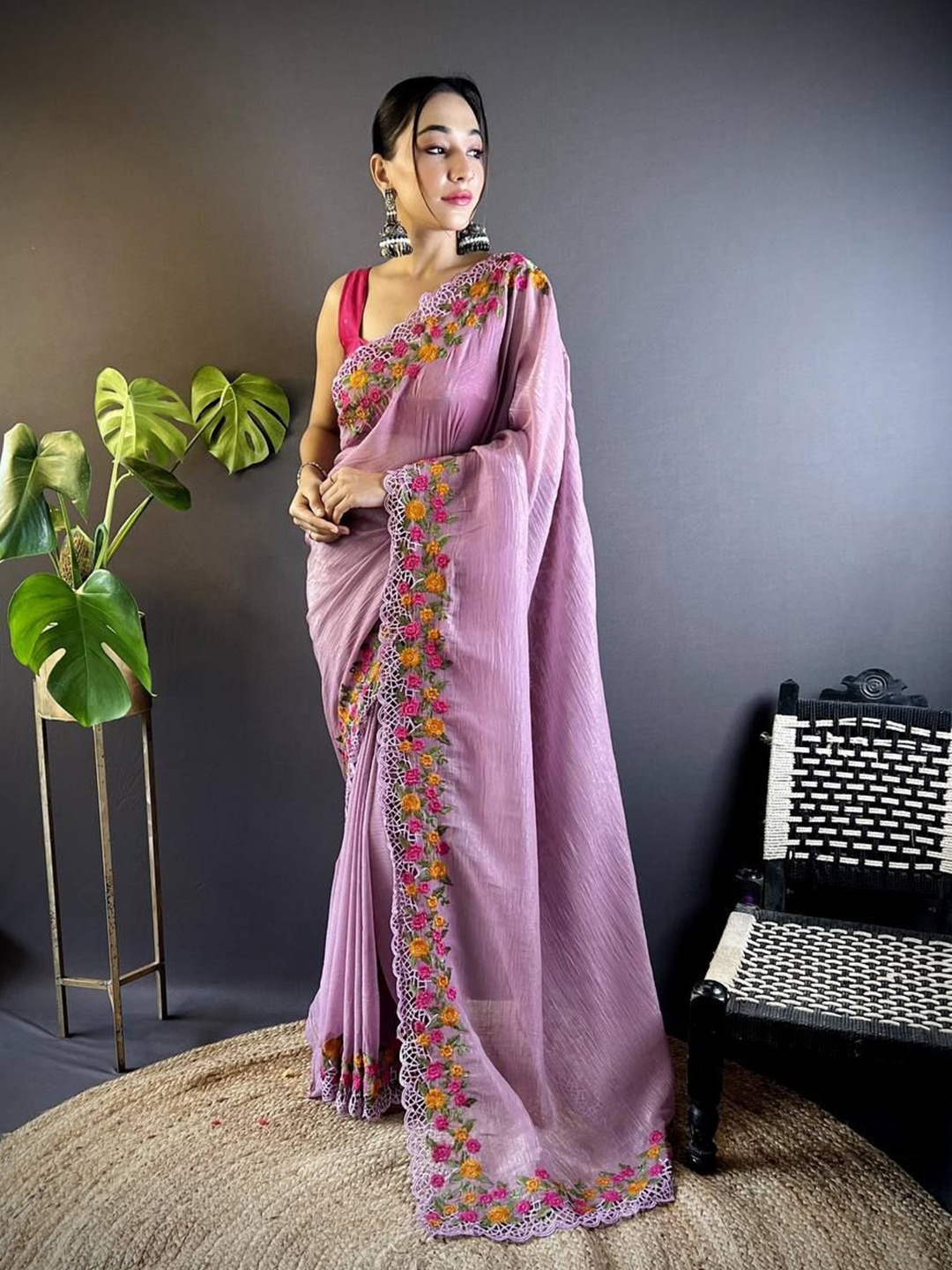 

LeeliPeeri Designer Floral Embroidery Designer Saree, Pink