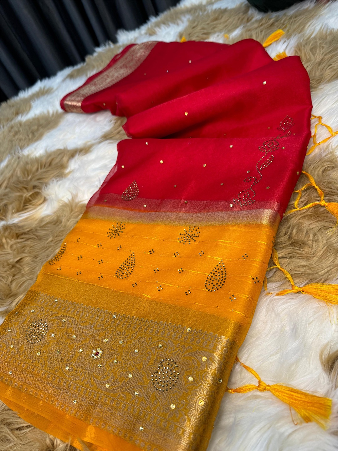 

DIVASTRI Woven Design Beads and Stones Organza Banarasi Saree, Red