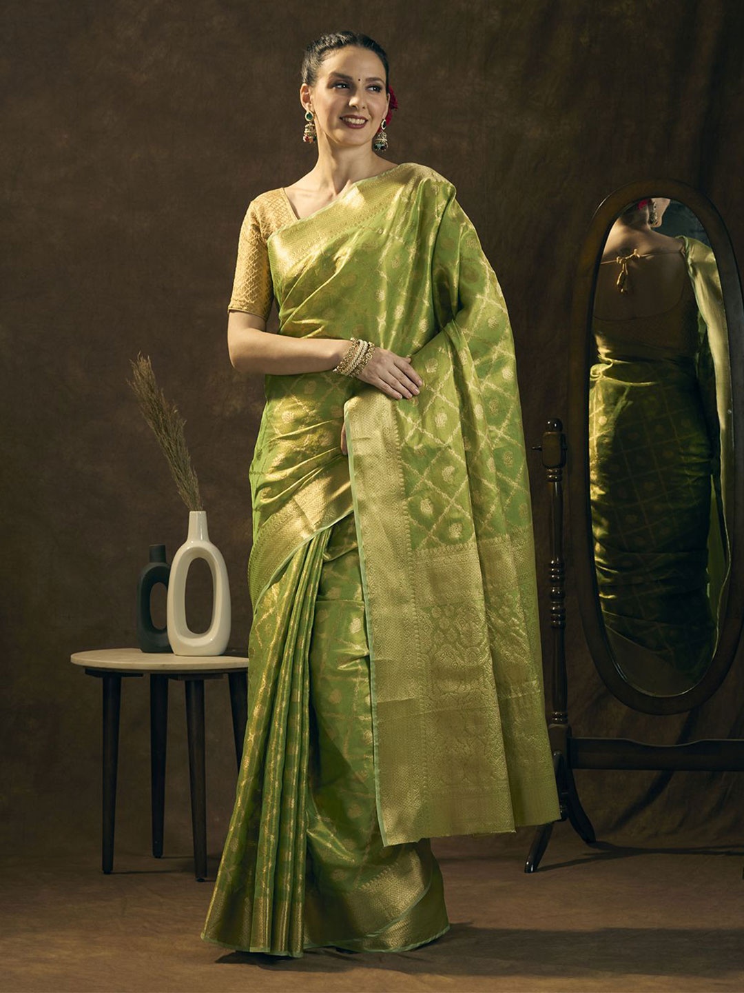 

JUST FASHION Woven Design Zari Banarasi Saree, Lime green