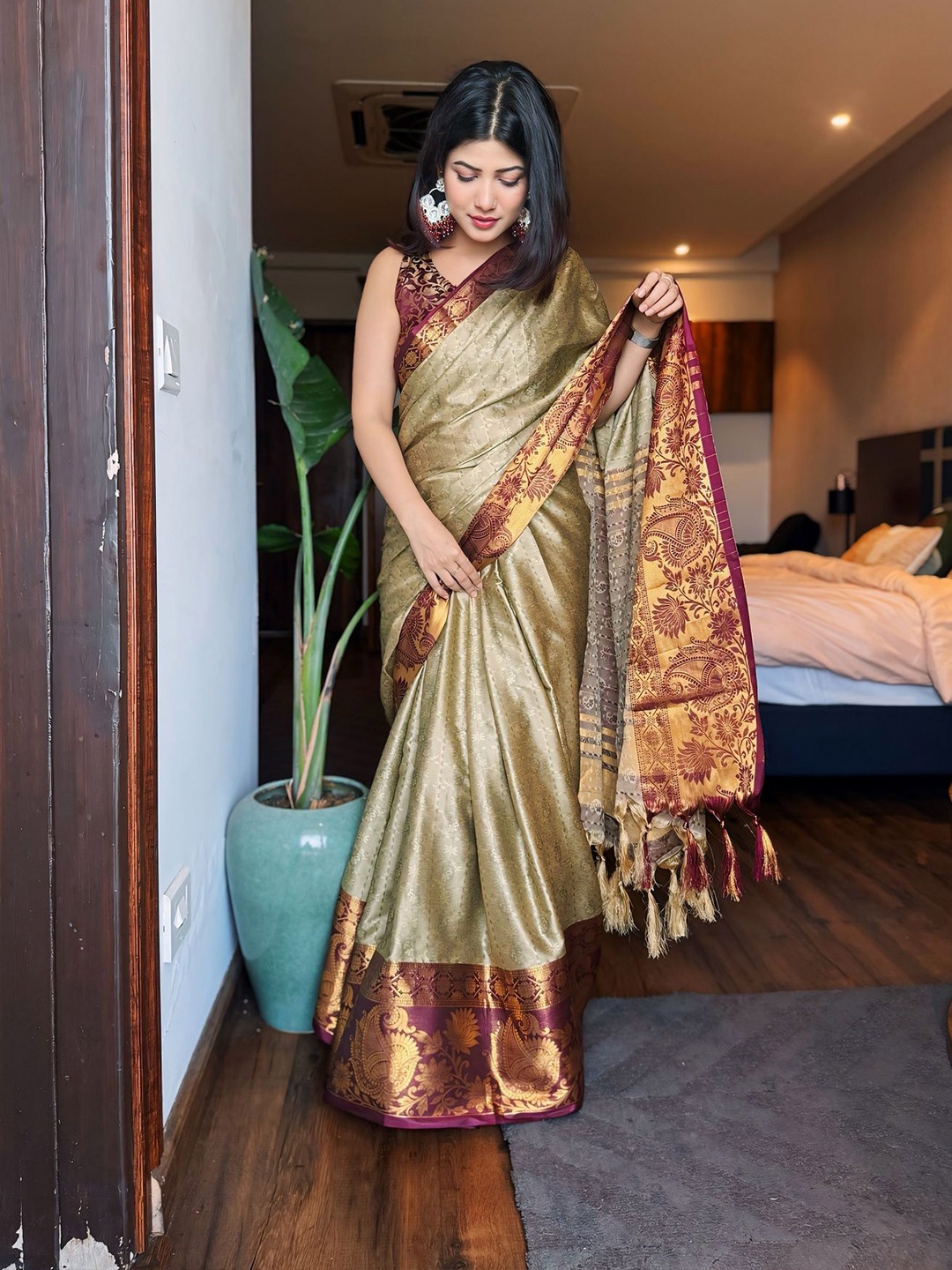 

A TO Z CART Pure Silk Kanjeevaram Saree, Gold
